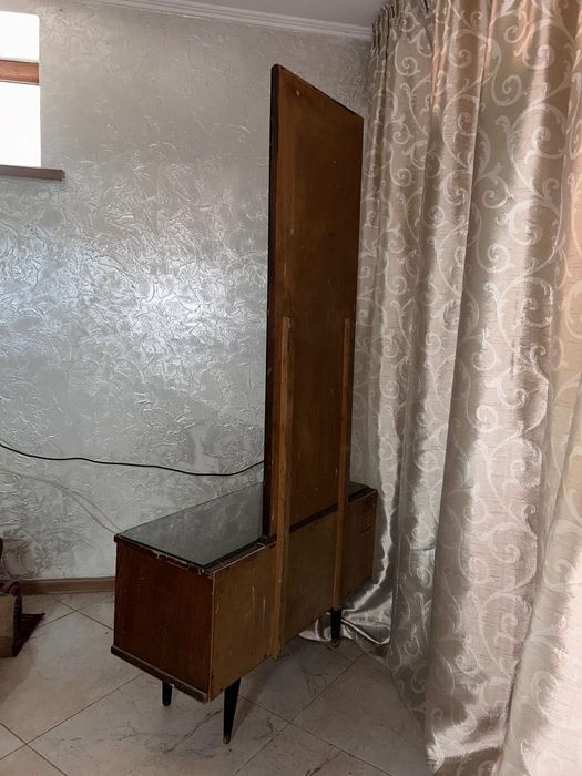 Трюмо с зеркалом!