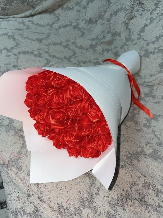 Атласные розы букет