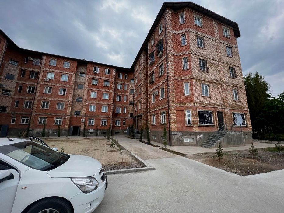 Продаётся 3-комнатная квартира в Янгиюле, Гульбахор (Новостройка)