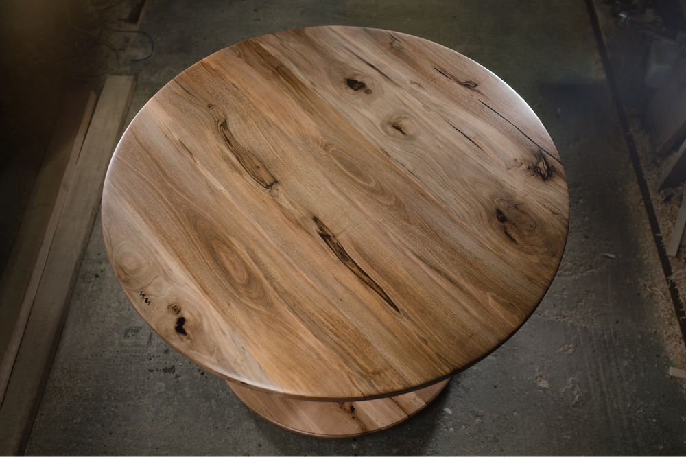 Masă rotundă lemn masiv, nuc și stejar