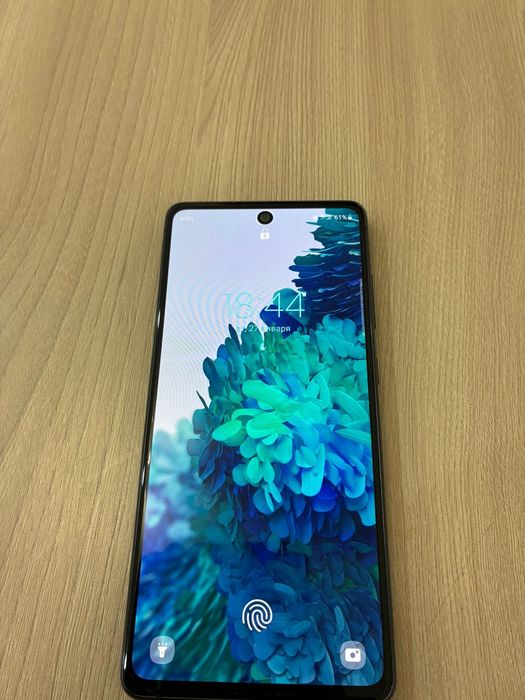 Продам Samsung galaxy S20 FE