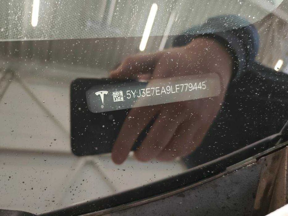 Tesla Model 3,  17.800 Eur + TVA deductibil, garantie 30.09.2028