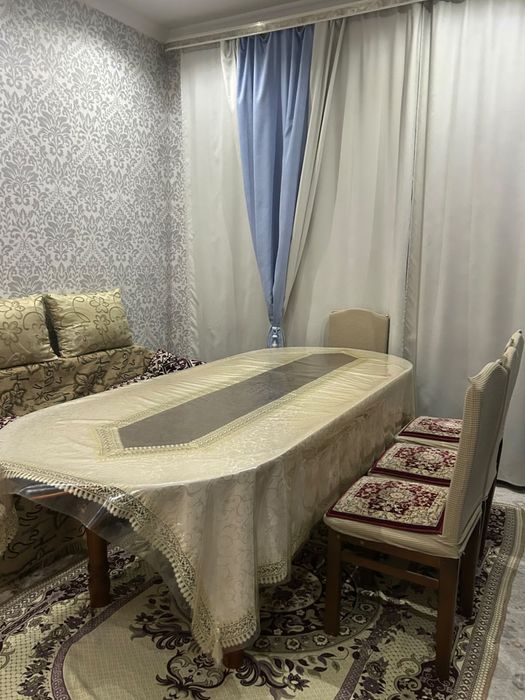 Стол со стульями