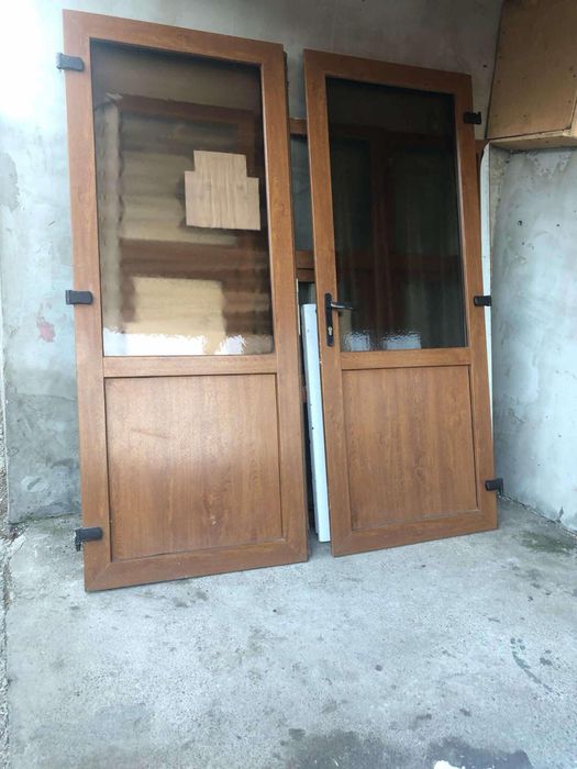 Vând uși și geamuri de termopan urgent!!!