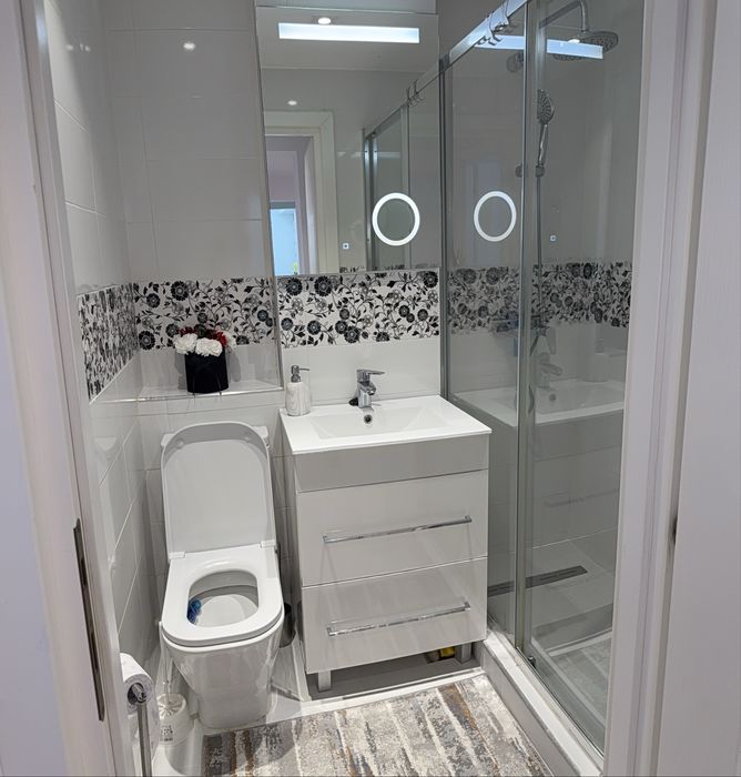 Închiriez apartament 3 camere CENTRAL