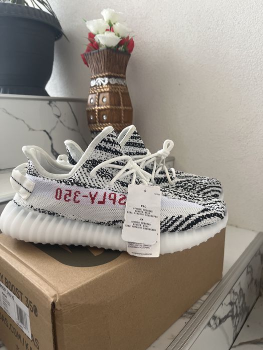 Yeezy Boost 350 v2 Zebra