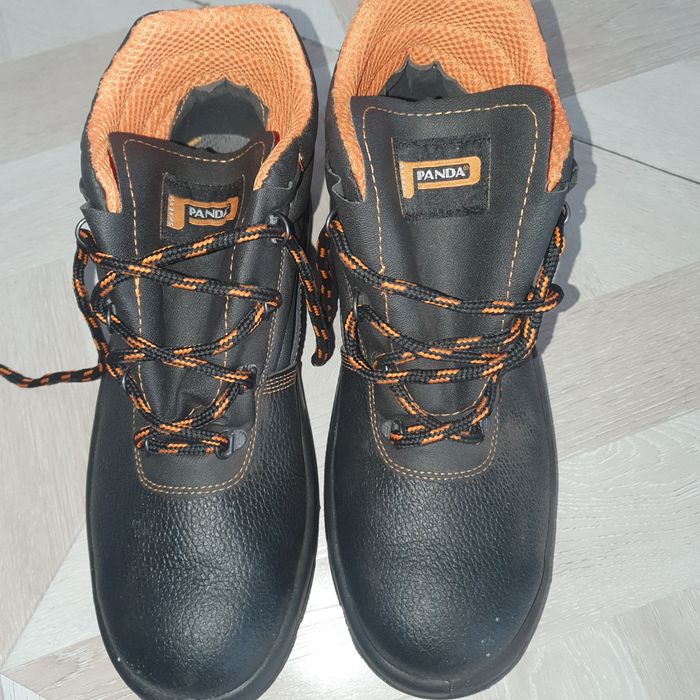 Продам рабочие ботинки сорок три размер