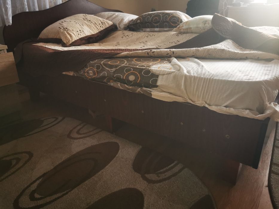 Vând urgent pat cu saltea