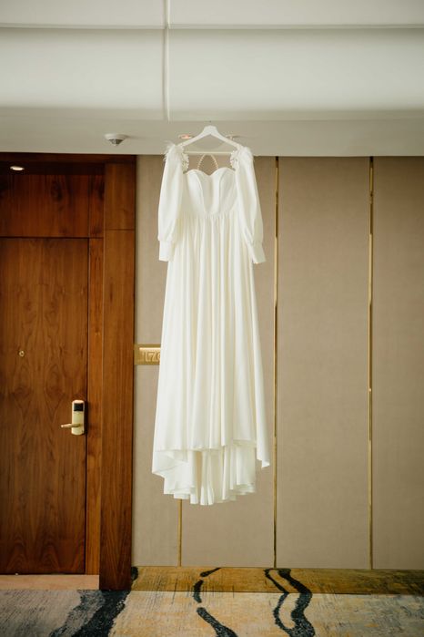 Продается свадебное атласное платье!