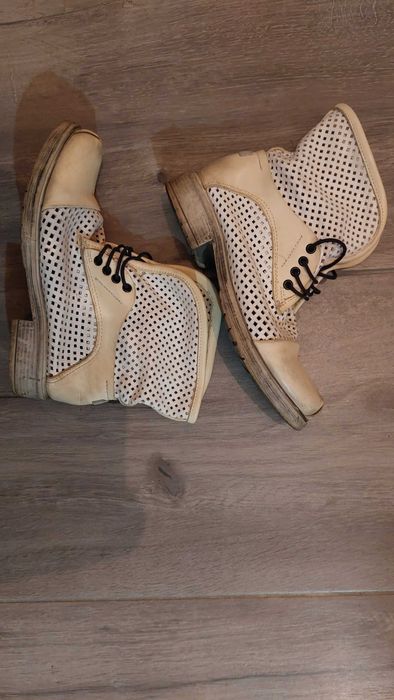 Боти на дупки естествена кожа