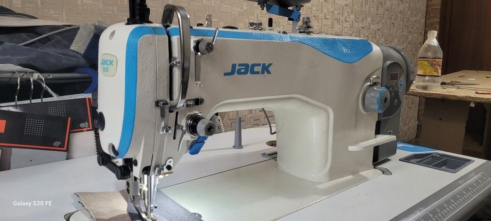 Продам швейную машинку шагайка Jack