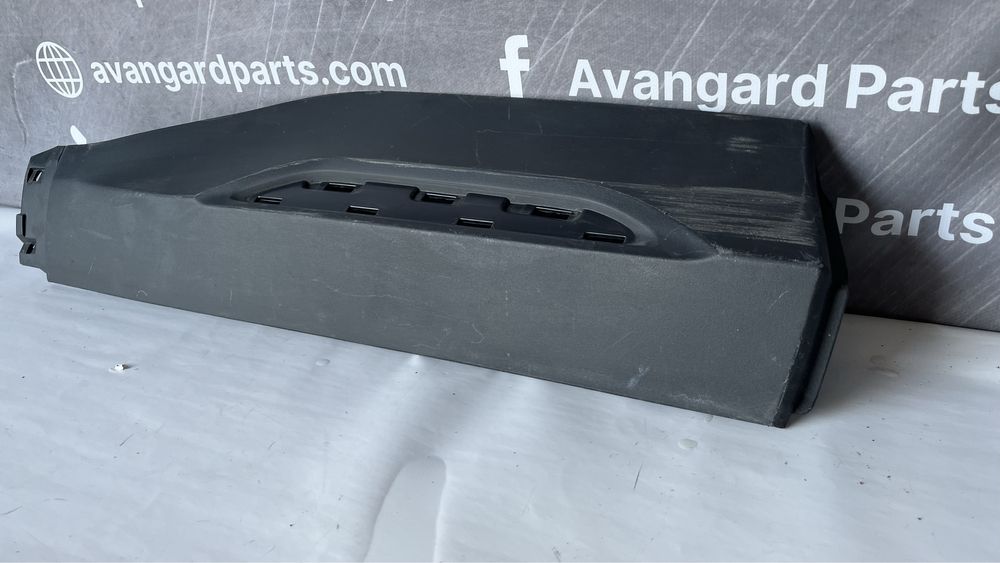 Праг на задна дясна врата Toyota Yaris Cross