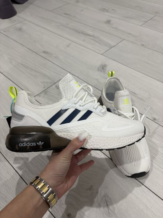 Кроссовки адидас