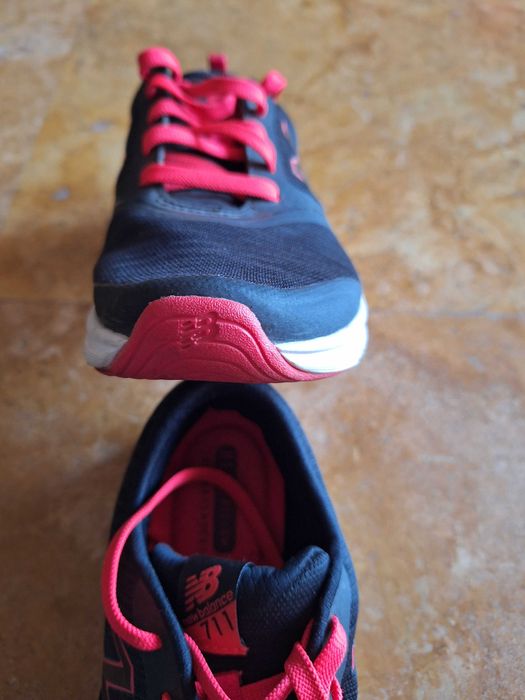 Vând adidași New Balance 38