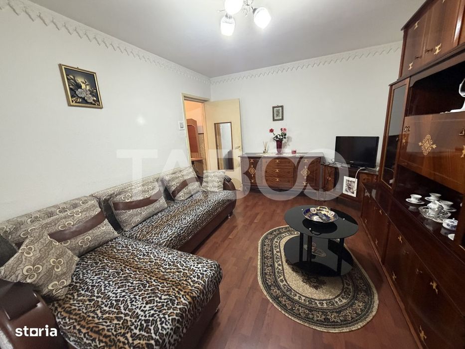 Apartament decomandat 2 camere parter boxa la subsol zona 1 Decembrie