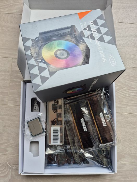 Kit i7-14700 cu placa de baza B760 si 32GB DDR4-3200 Corsair