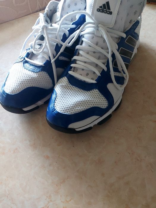 маратонки Adidas номер 48