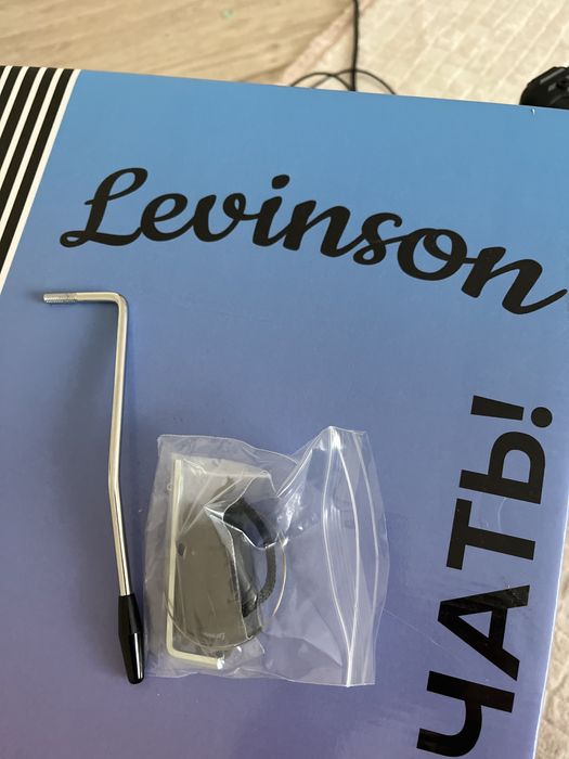 Продается электро гитара Levinson