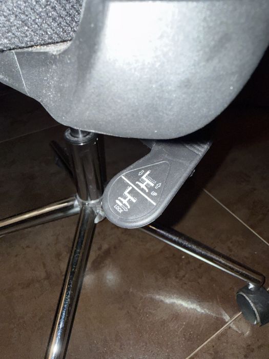 Ергономичен офис стол