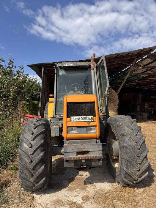 Vând Tractor Renault