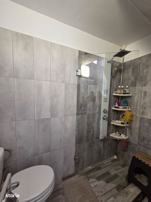 Vand apartament la casa,zona centrala