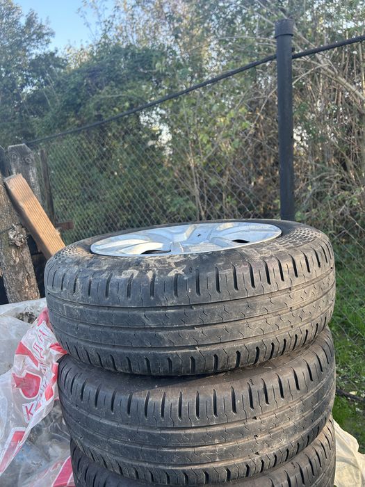 vand 4 anvelope dacia logan