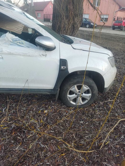 Vând Dacia Duster