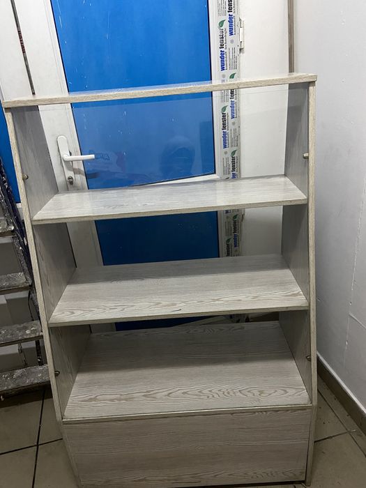 Продам стеллаж маленький срочно