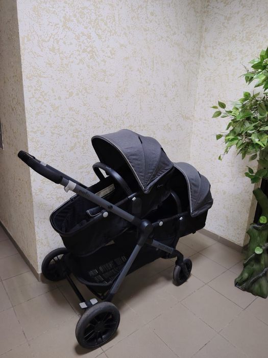 Коляска для двойни Evenflo Pivot Xpand