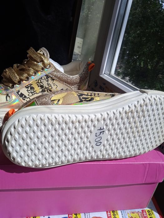 Кроссовки женские новые