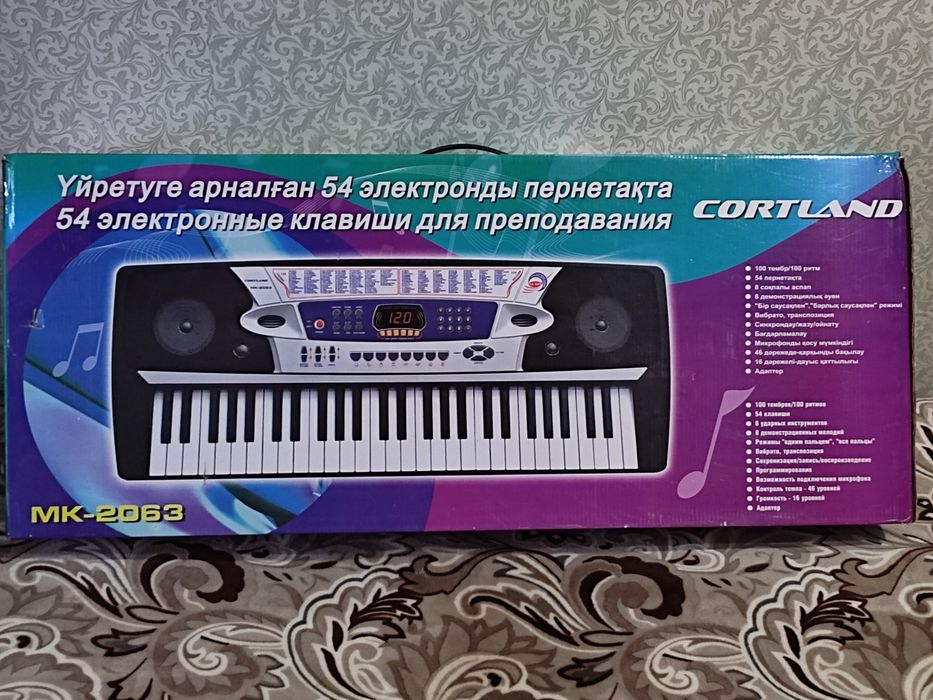 Продам синтезатор