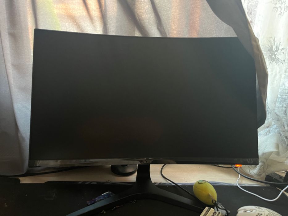 Vând unitate gaming/office