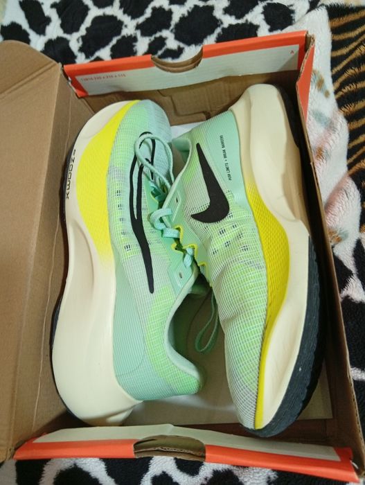 Продам кроссовки Zoom Fly 5
