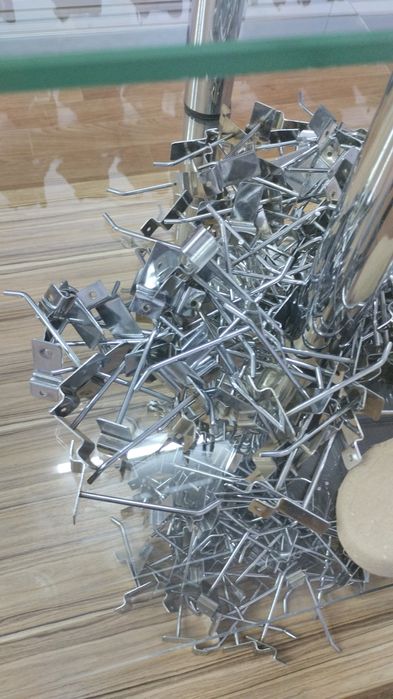 Продам крючкий витринный