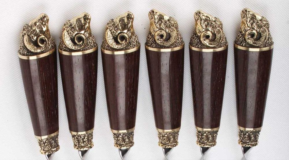 Достойный  подарок для мужчин - набор шампуров "Овен"