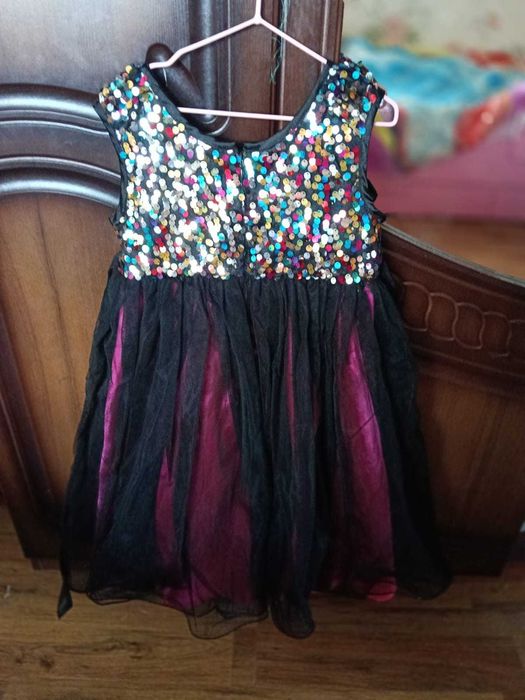 Продам праздничные платья на девочку