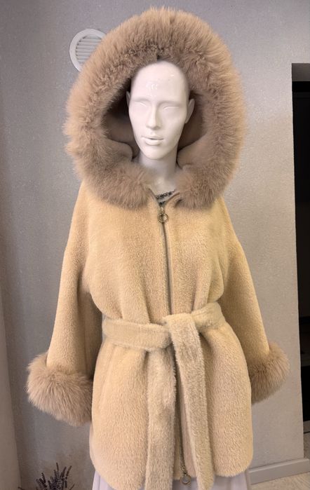 Haina Alcantara cu blana naturala de calitate