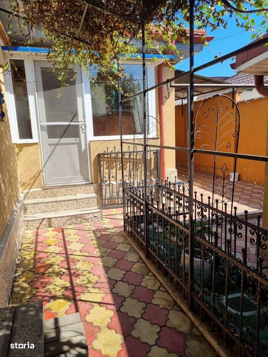 Dacia-  casa cu 5 camere de caramida