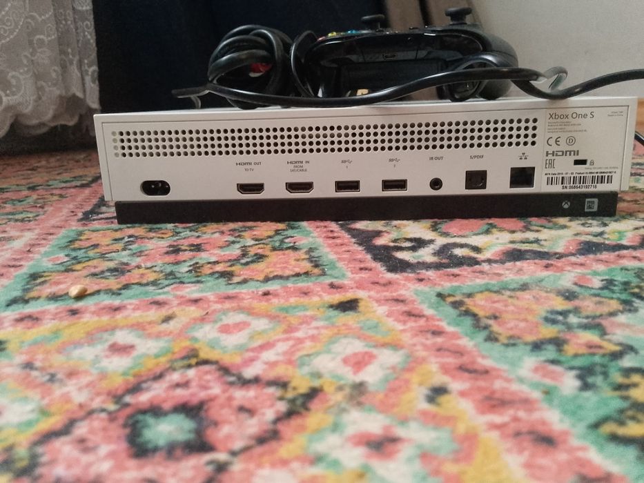 Консоль Xbox one s