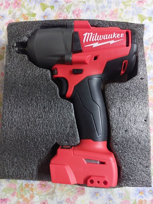 Cheie de impact Milwauakee  FUEL 1/2 , pe 18 V. NOU.