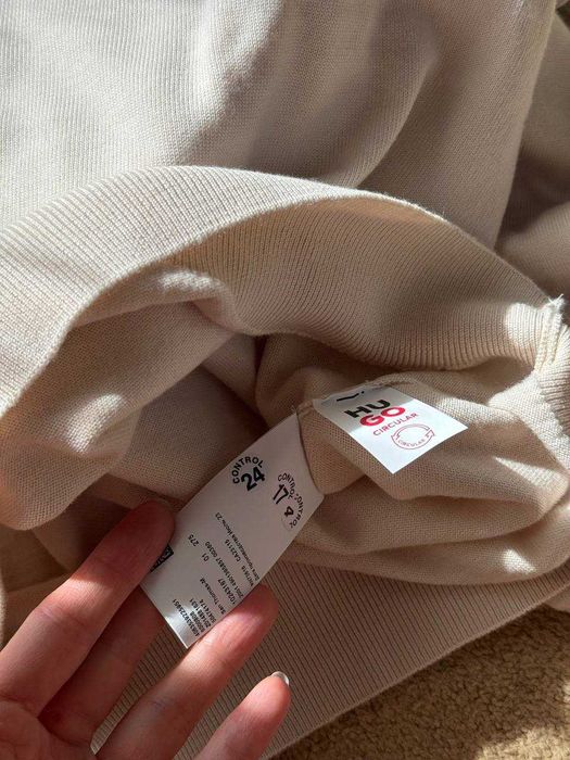 Продавам HUGO блуза от плетиво размер L, нова