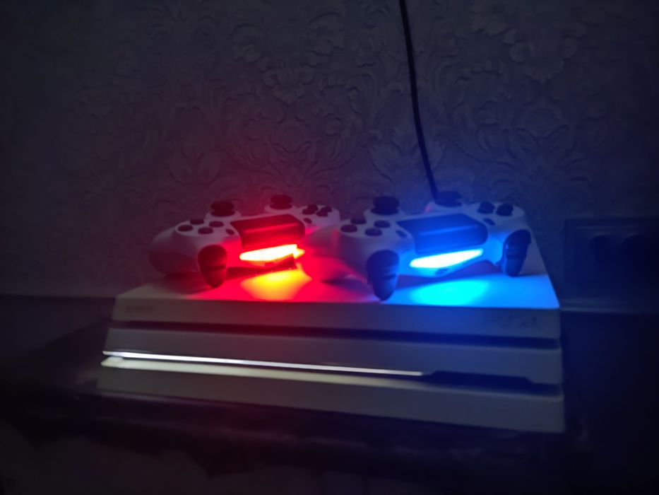 PLAYSTATION 4 pro 1tb ideal