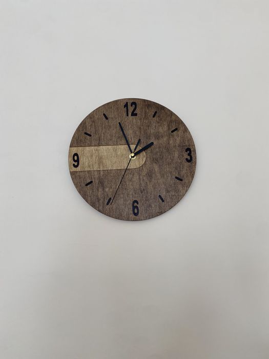 Стенен часовник .