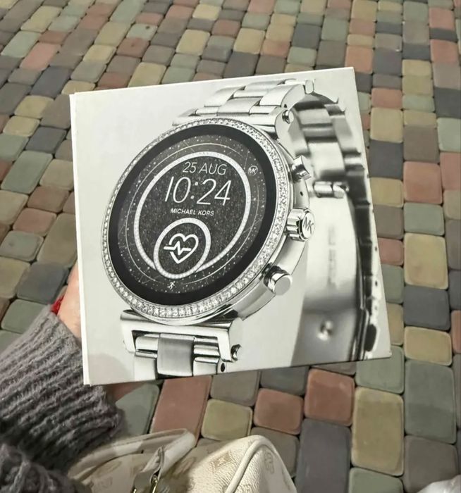 Продам в хорошем состоянии Michael Kors Access Sofie Smartwatch