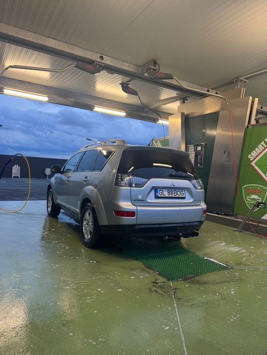 Vând Mitsubishi outlander