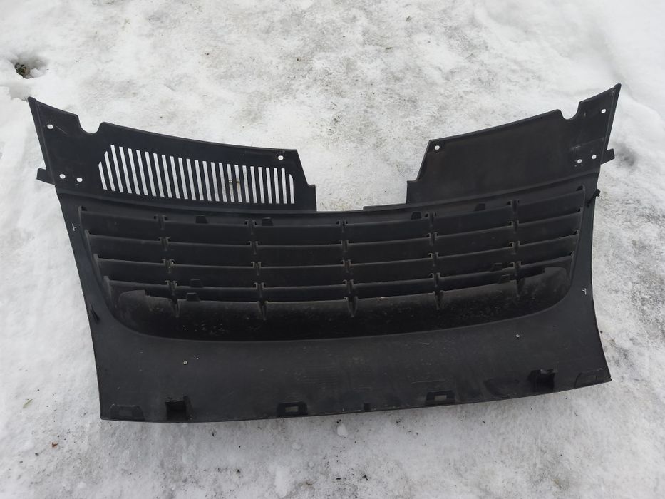 Grilă centrală bară față Volkswagen Passat B6 2005-2010