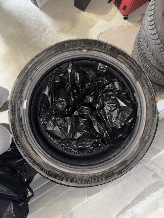 Goodyear EfficeintGrip 225/45 R18 -почти нови, 80% ресурс