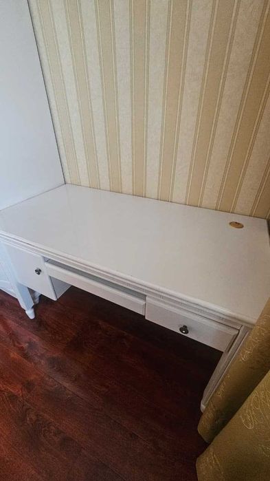 Продам стол светлый