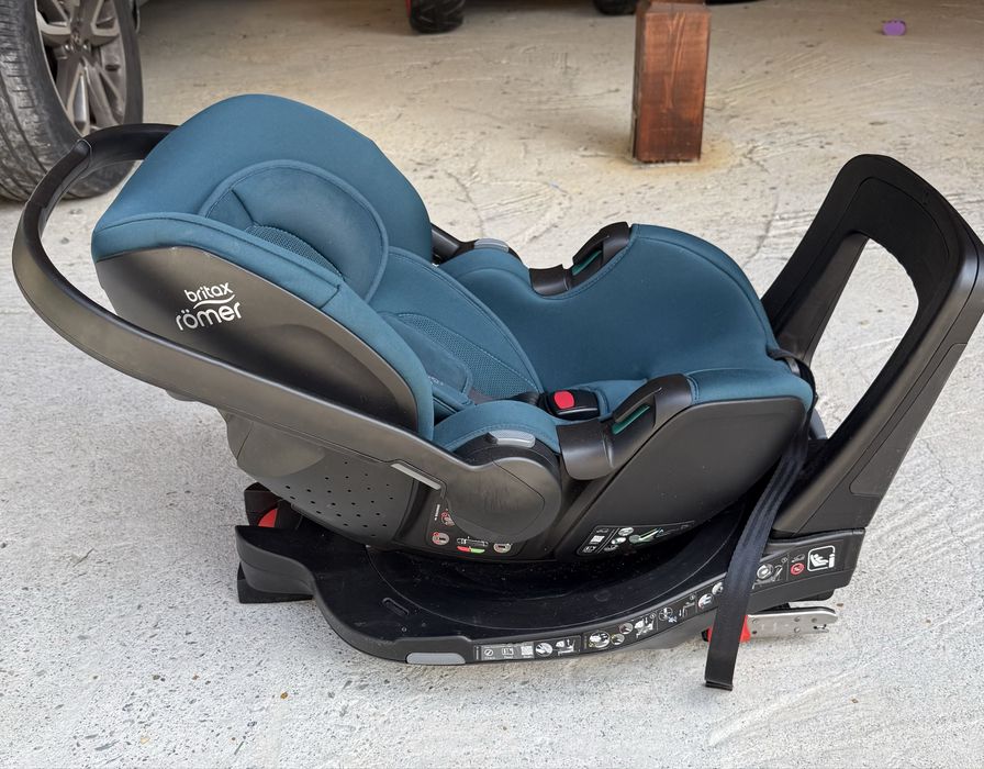 Scoica auto Britax Romer plus baza isofix tot Britax cu rotire !