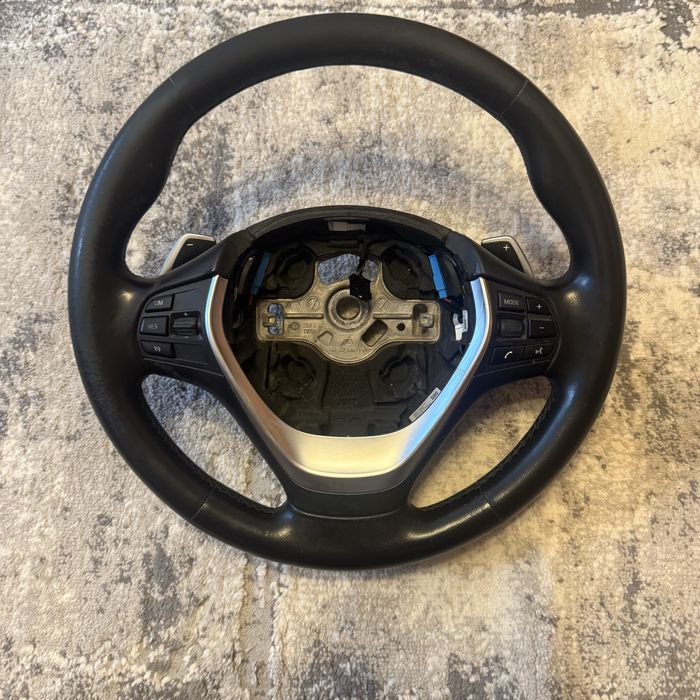 Volan original BMW cu comenzi și padele – compatibil Seria F